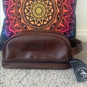 Original Penguin Brown Kit travel